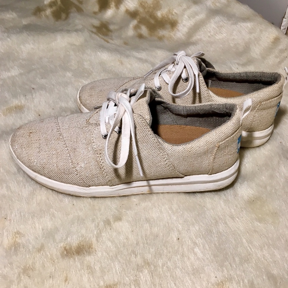 Tom's sneakers